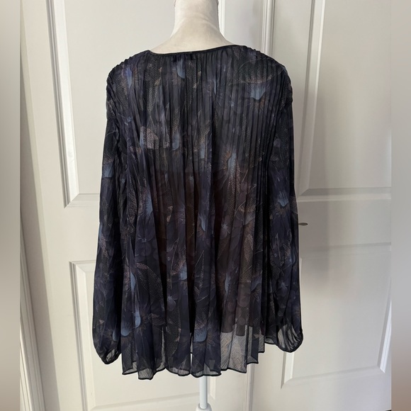 VINCE DECO FLORAL PLEATED BLOUSE - Picture 12 of 17